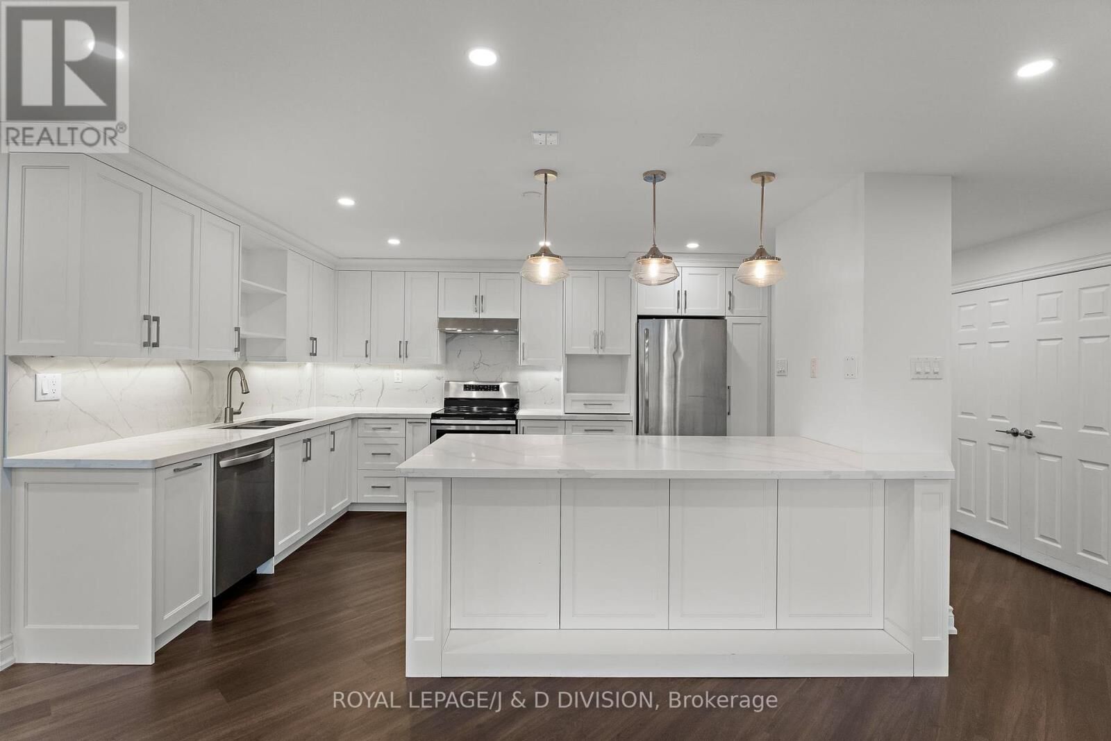 Property Photo:  33 Elmhurst Avenue 1201  ON M2N 6G8 