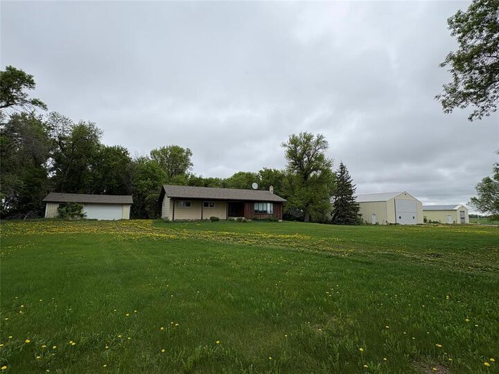 111037 141 Road North — photo 1