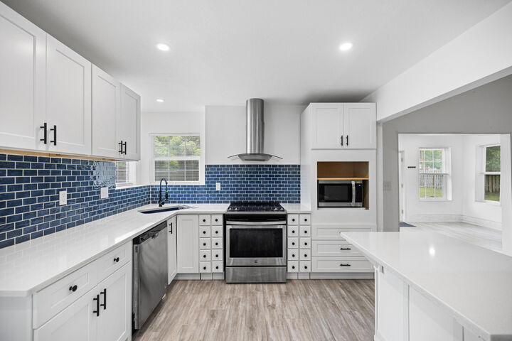 Property Photo: 213 Cadillac Avenue FL 32578