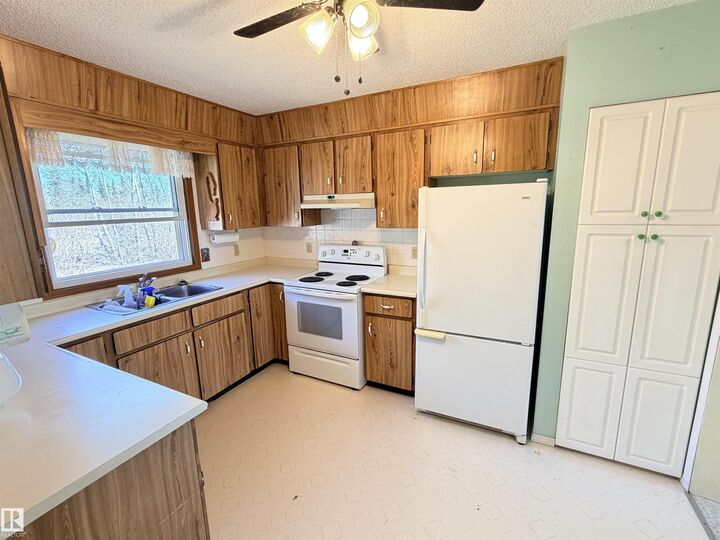 Property Photo:  623043 Rge Road 250  AB T0G 1Z0 