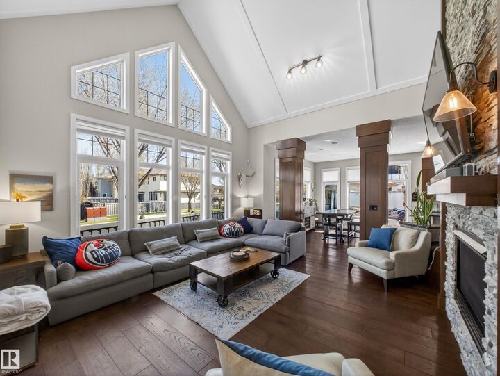 Property Photo:  5117 Terwillegar Boulevard NW  AB T6R 3P1 