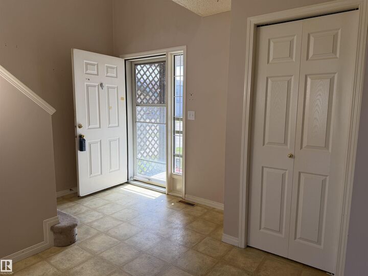 Property Photo:  299 Westwood Point(E)  AB T8L 4N5 
