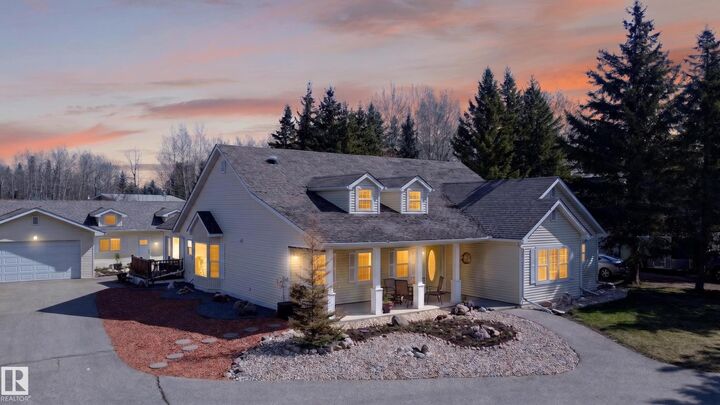 Property Photo: 4924 48A Avenue AB T0E 0A0