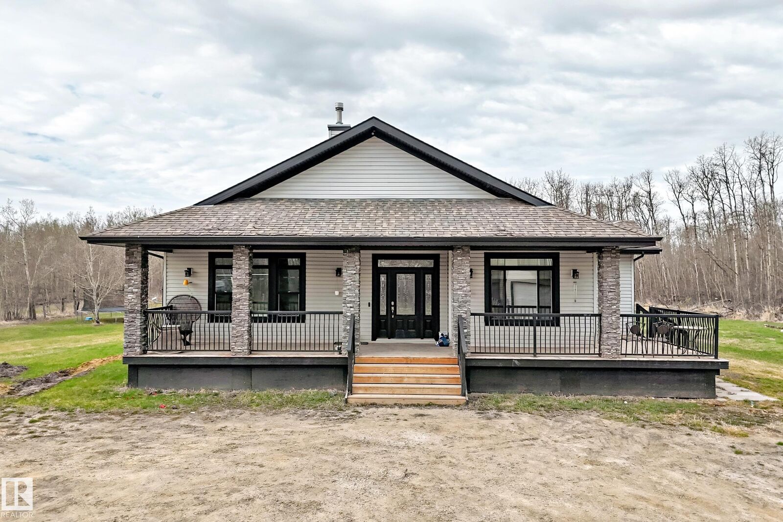 Property Photo:  50542 Rge Rd 224  AB T0B 3M1 