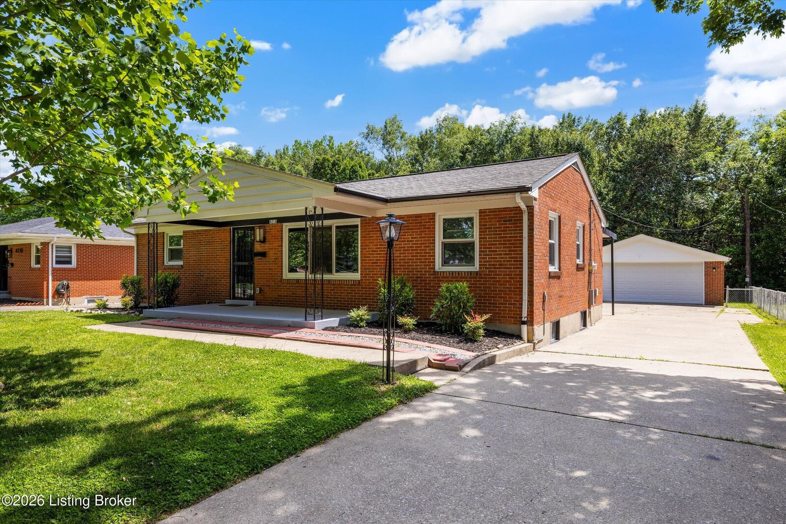Property Photo:  4216 Lynnbrook Dr  KY 40220 
