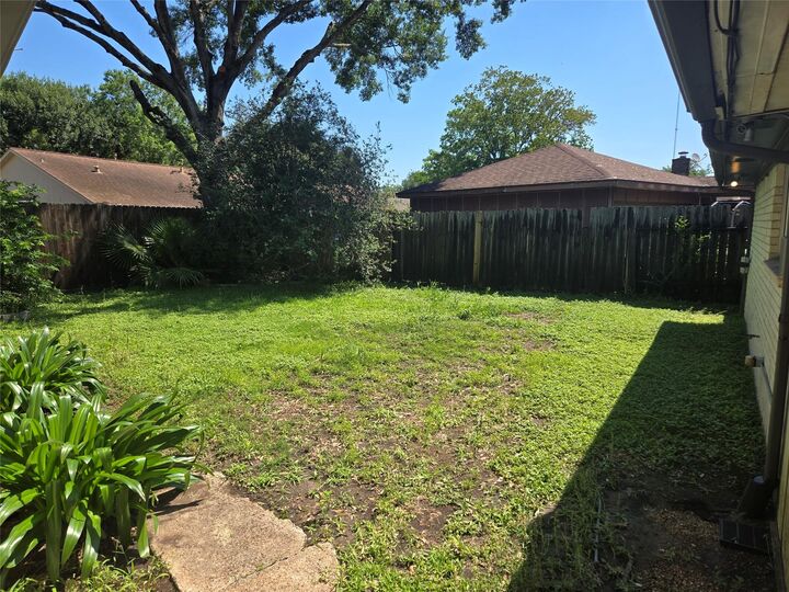 Property Photo:  1818 Turtle Creek Drive  TX 77459 