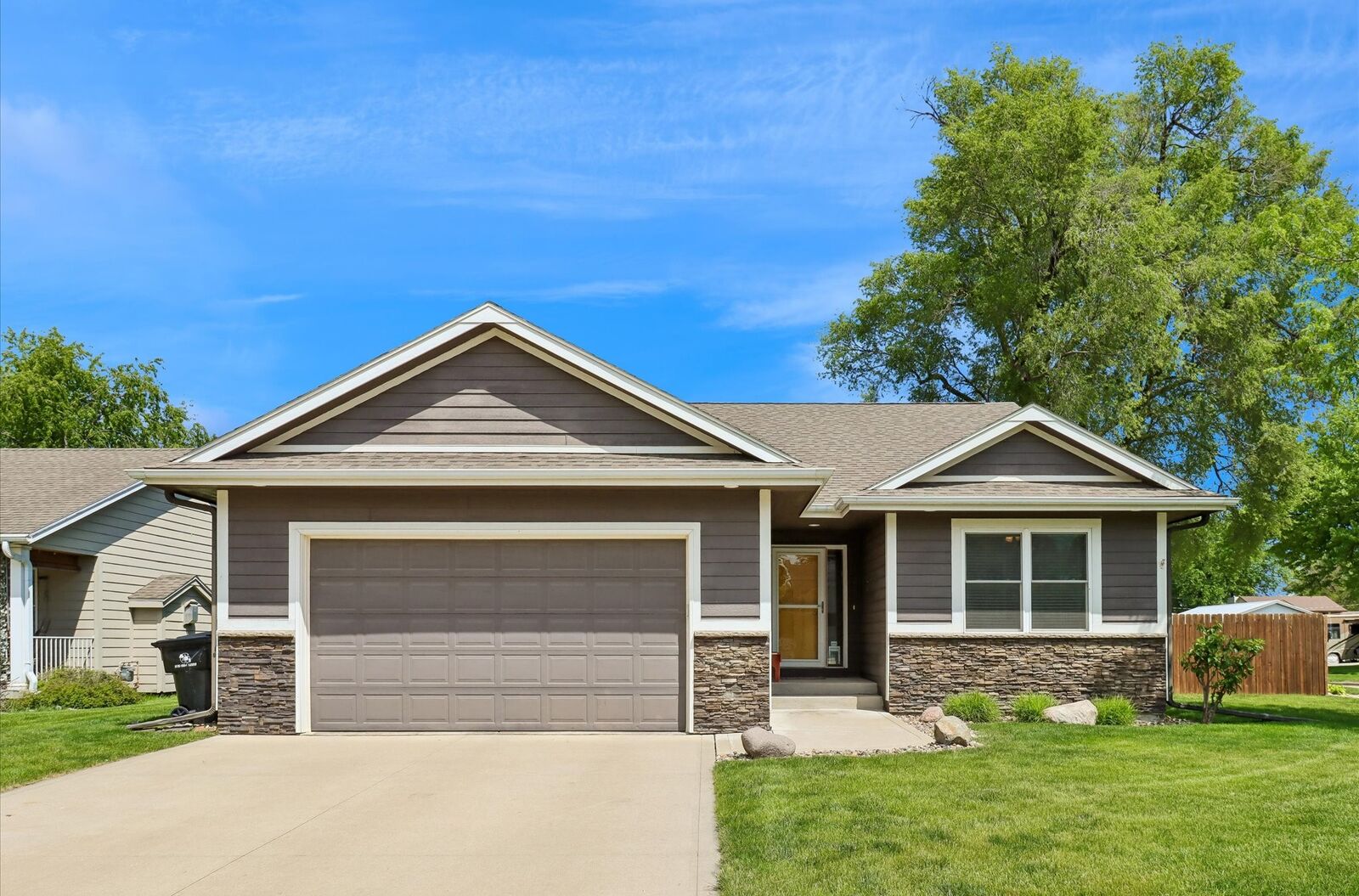 Property Photo:  1706 Court Street  IA 50003 