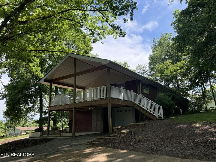 Property Photo:  104 Mainsail Rd  TN 37763 