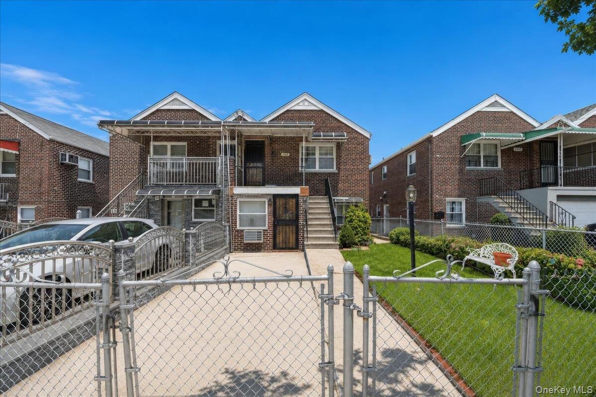 Property Photo: 2563 Laconia Avenue NY 10469