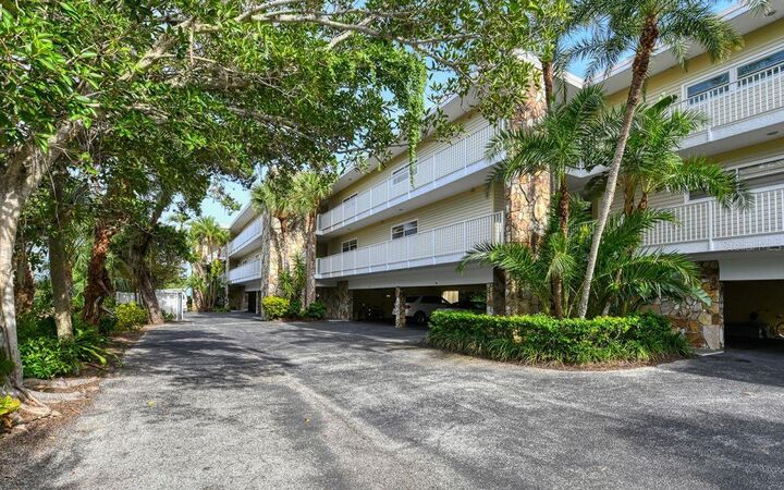 Property Photo:  5320 Gulf Of Mexico Drive 101  FL 34228 