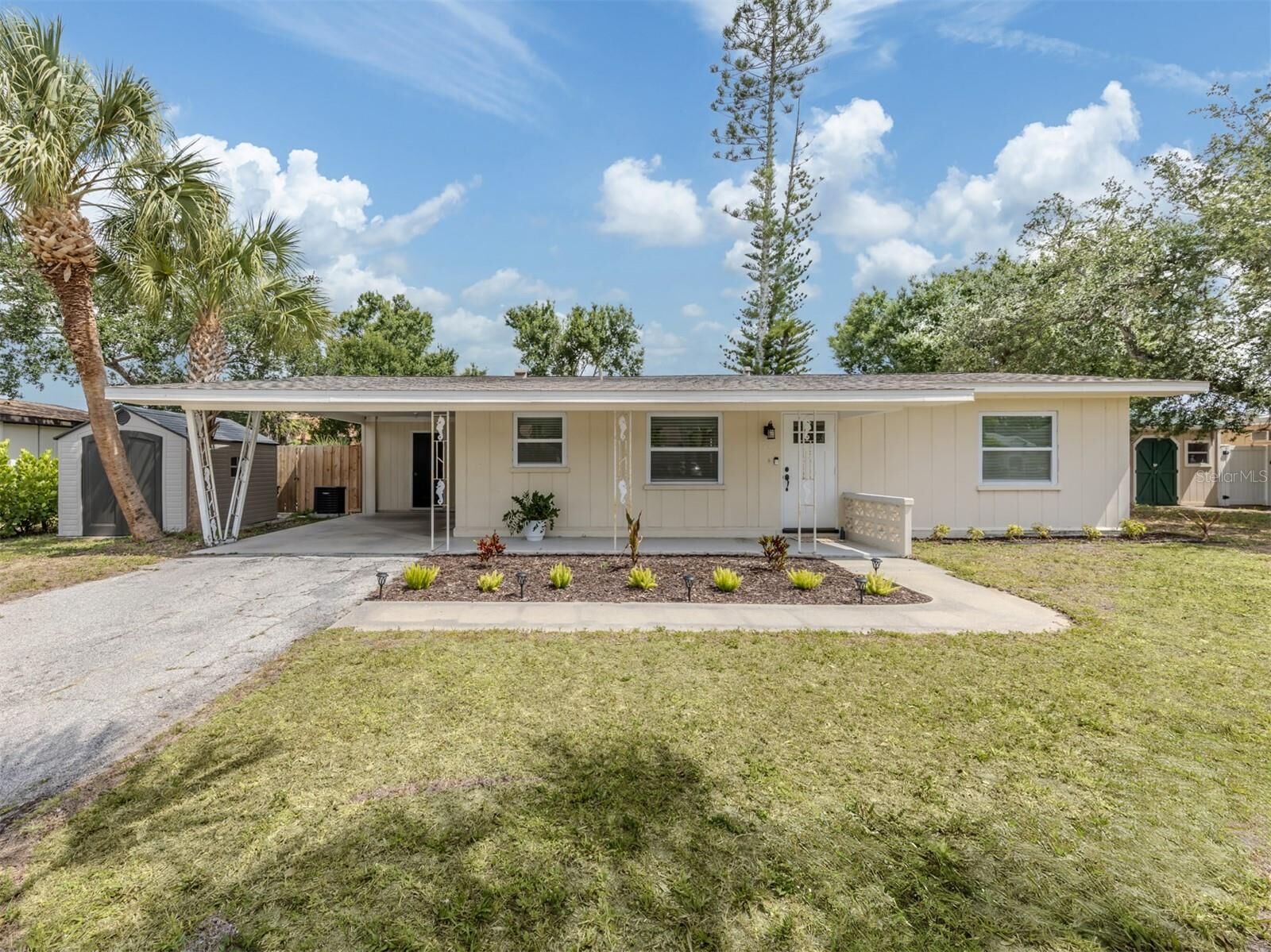 Property Photo:  929 Cypress Avenue  FL 34285 