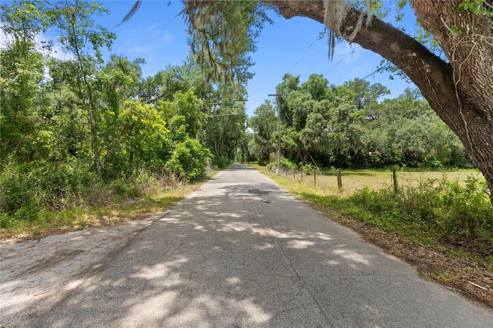Property Photo: 1153 Cr 722 FL 33597