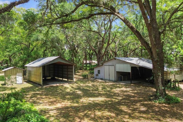 Property Photo: 1153 Cr 722 FL 33597