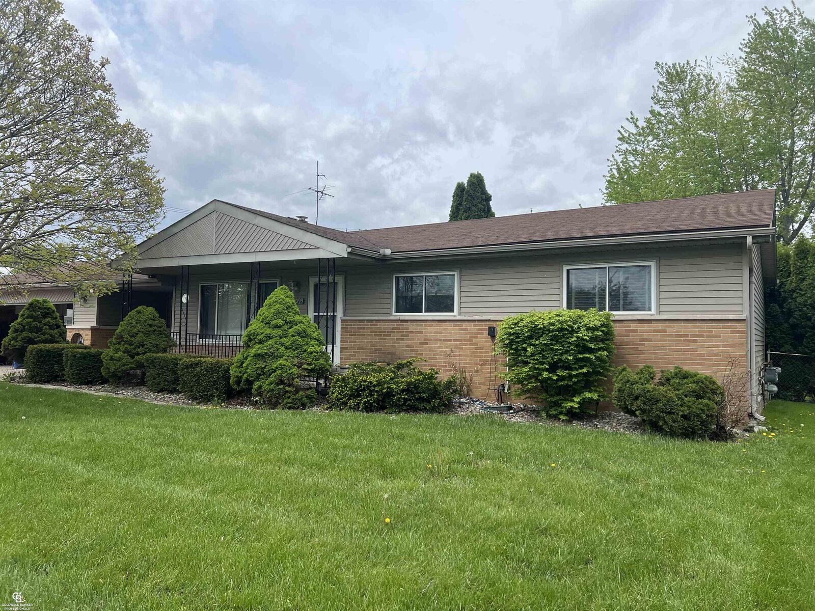 Property Photo:  24099 Pingree Avenue  MI 48089 