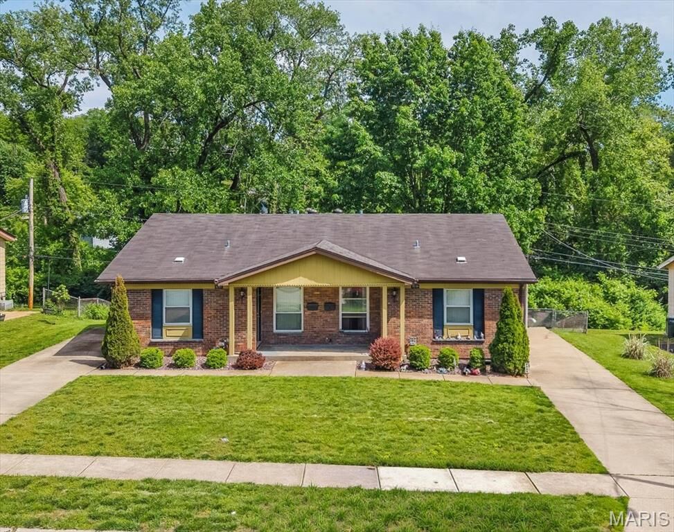 Property Photo:  5239 Ville Anita Court  MO 63042 