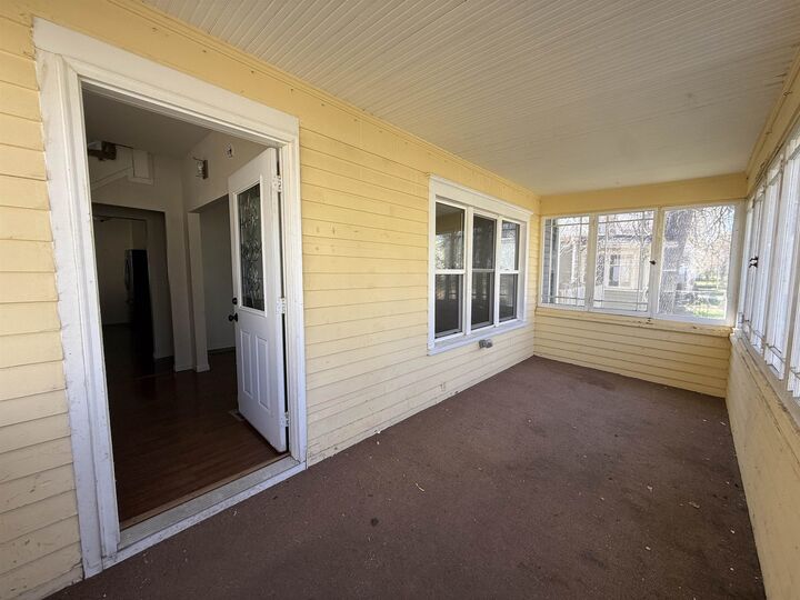 Property Photo:  105 7th St SE  ND 58701 