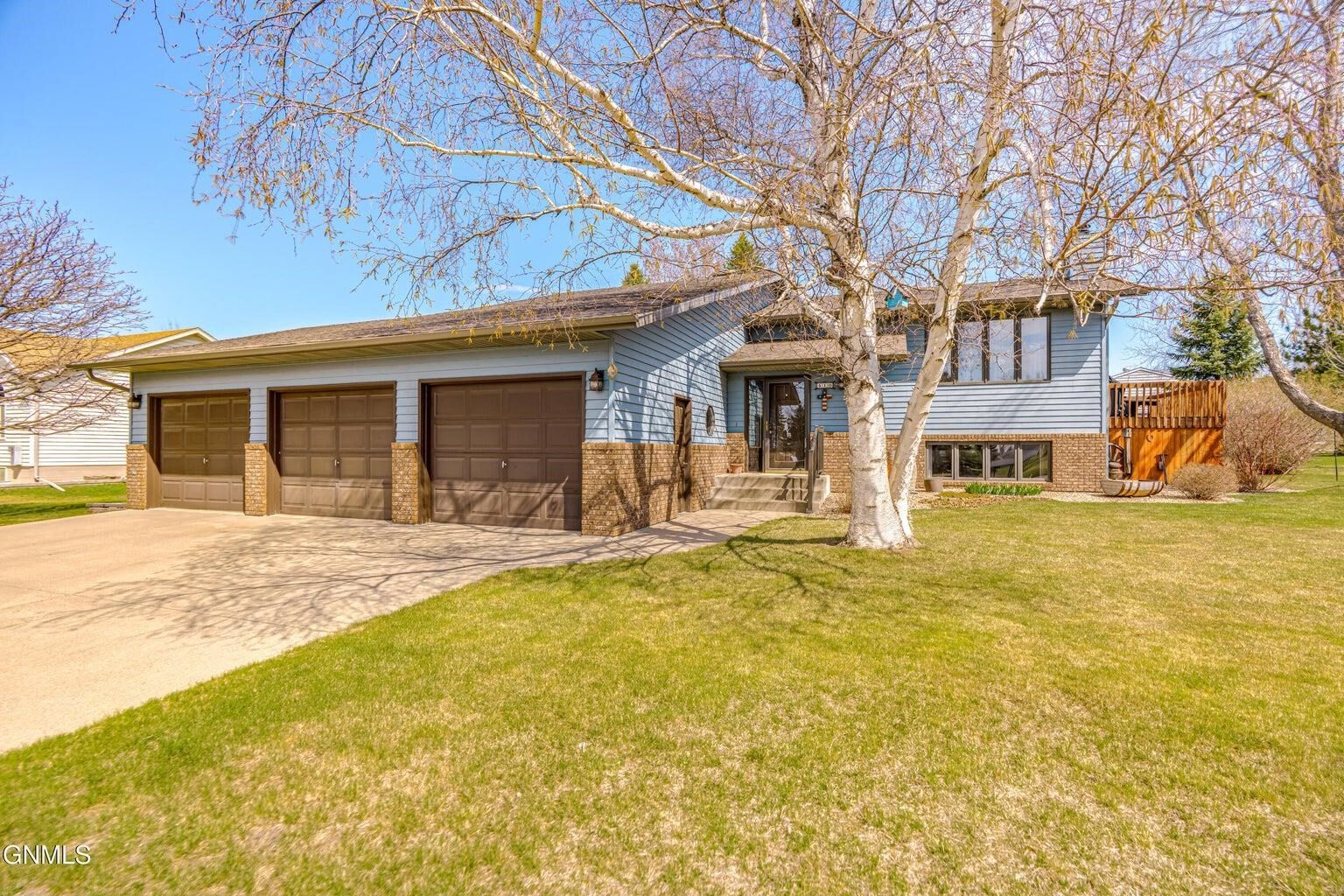 Property Photo: 410 3rd St ND 58565
