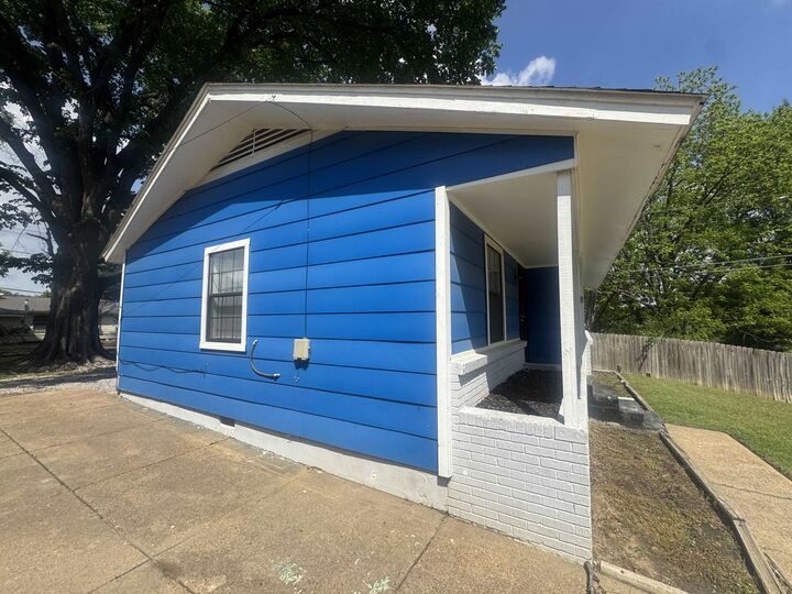 Property Photo: 624 Mohawk Ave TN 38109