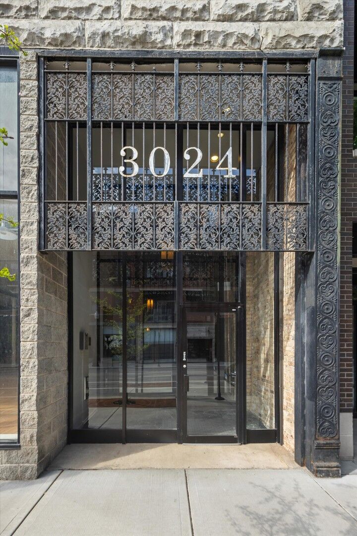 Property Photo:  3024 N Lincoln Avenue H  IL 60657 