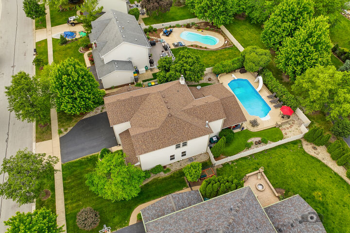 Property Photo:  1000 Butterfield Circle E  IL 60404 