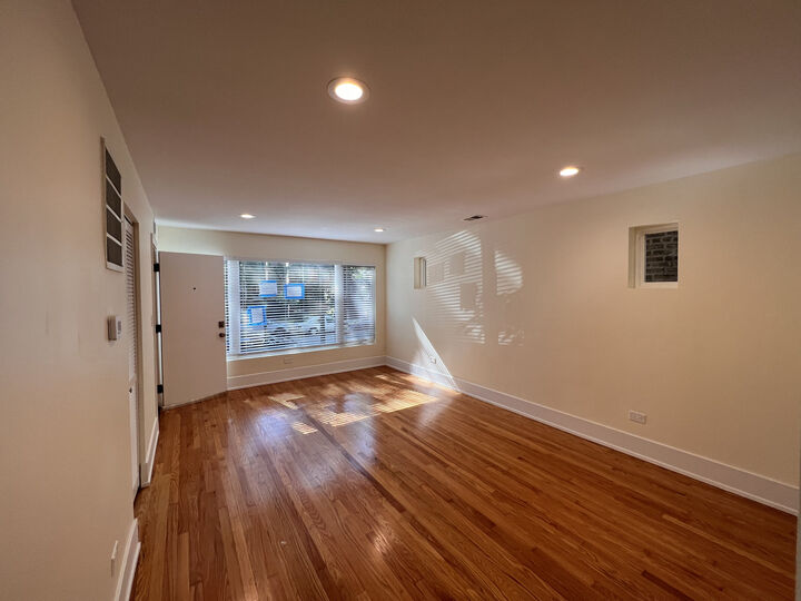 Property Photo:  1726 W Catalpa Avenue 2  IL 60660 