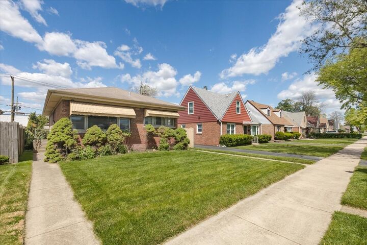 Property Photo:  3218 Lincoln Street  IL 60131 