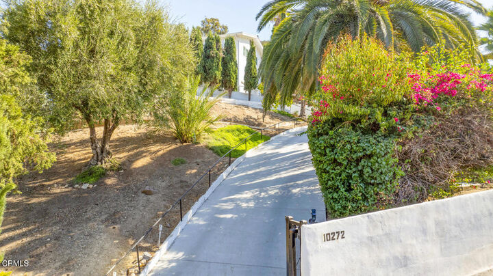 Property Photo:  10272 Willow Springs Lane  CA 91040 
