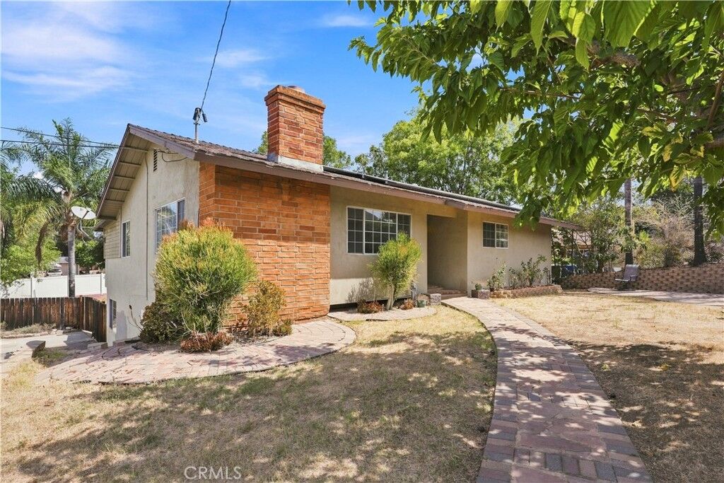 Property Photo:  1340 E Fallbrook Street  CA 92028 