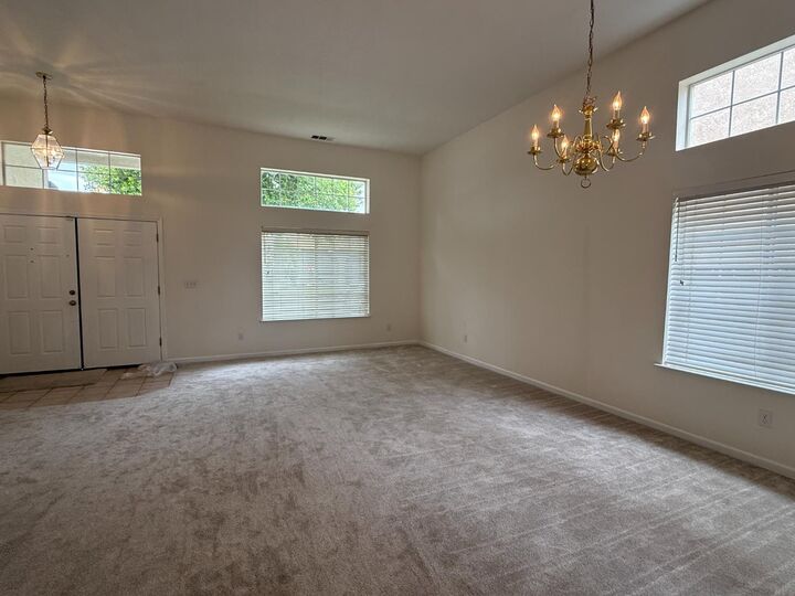 Property Photo:  862 Sandra Street  CA 93635 