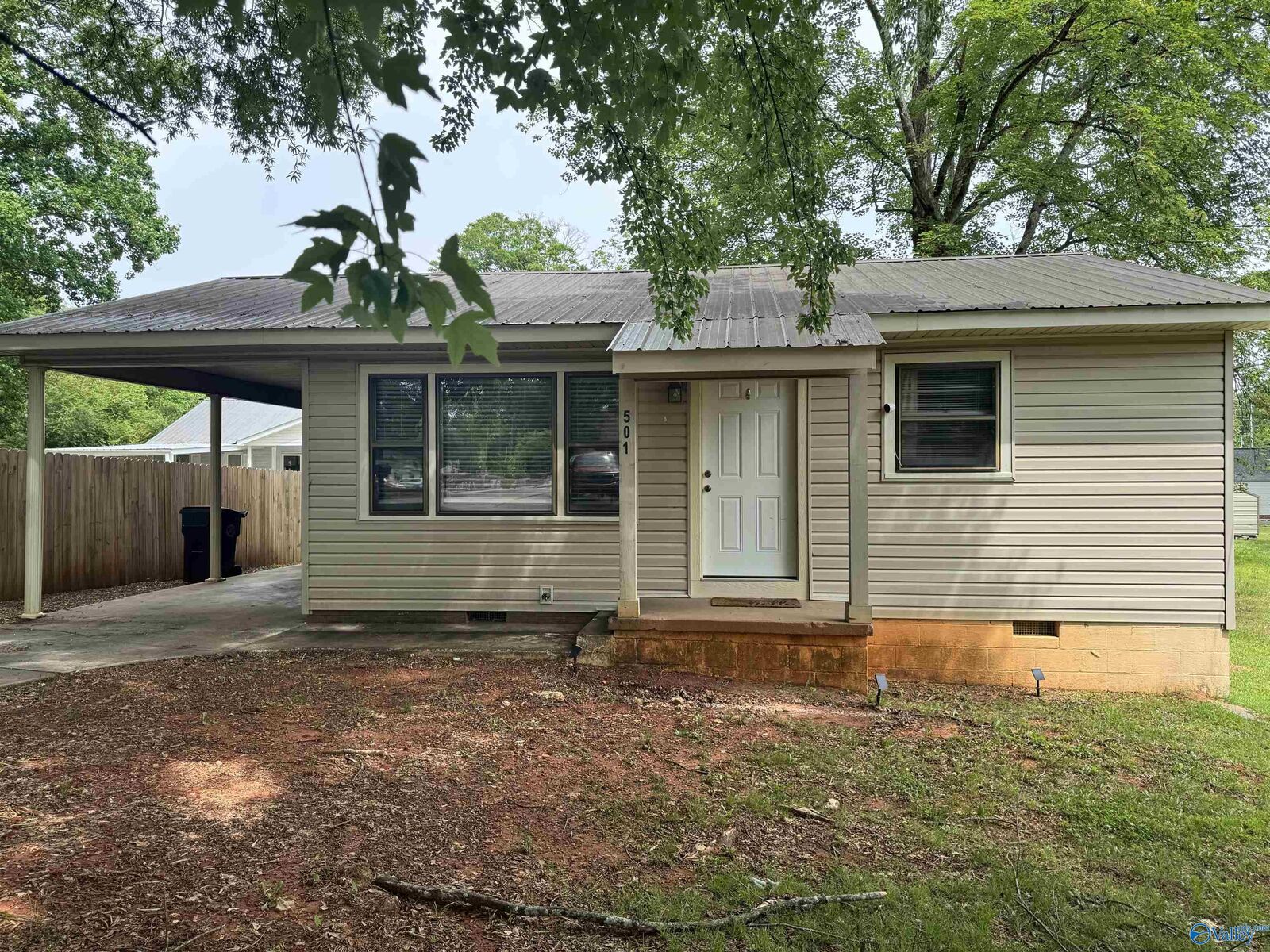 Property Photo:  501 Bynum Avenue  AL 35768 
