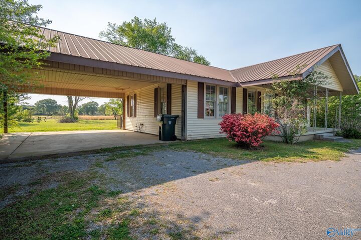 Property Photo:  