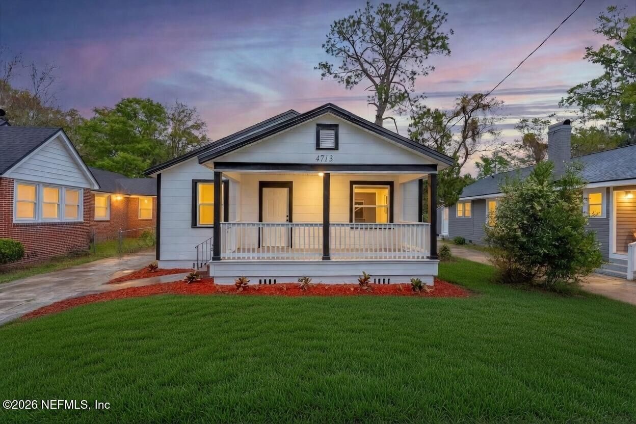 Property Photo: 4713 Royal Avenue FL 32205