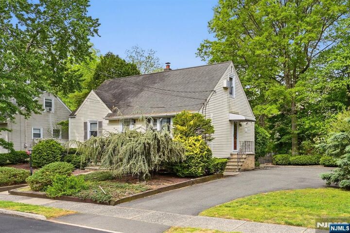 Property Photo:  264 Fern Street  NJ 07676 