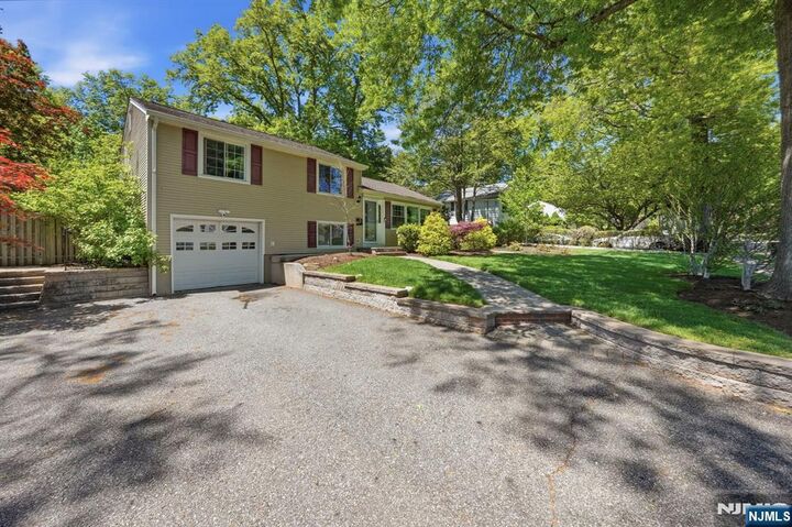 Property Photo:  12 Willis Drive  NJ 07624 