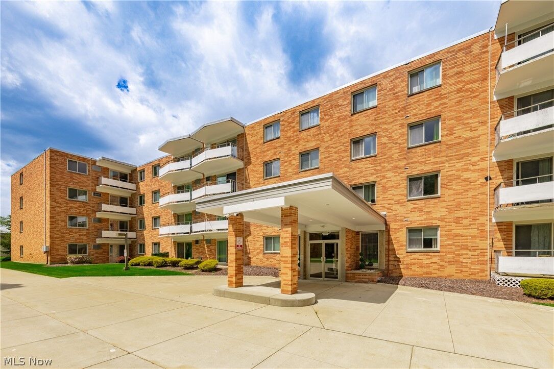 Property Photo:  521 Tollis Parkway 288  OH 44147 