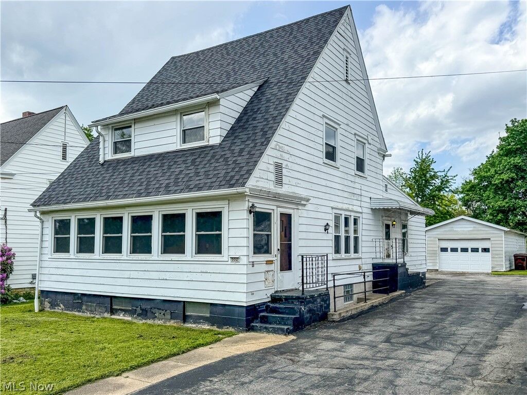 Property Photo:  552 E 8th Street  OH 44460 
