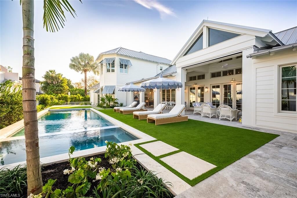 Property Photo:  266 15th Ave S  FL 34102 
