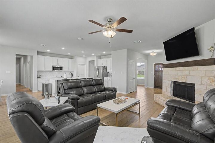 Property Photo: 185 Chester Road TX 76082