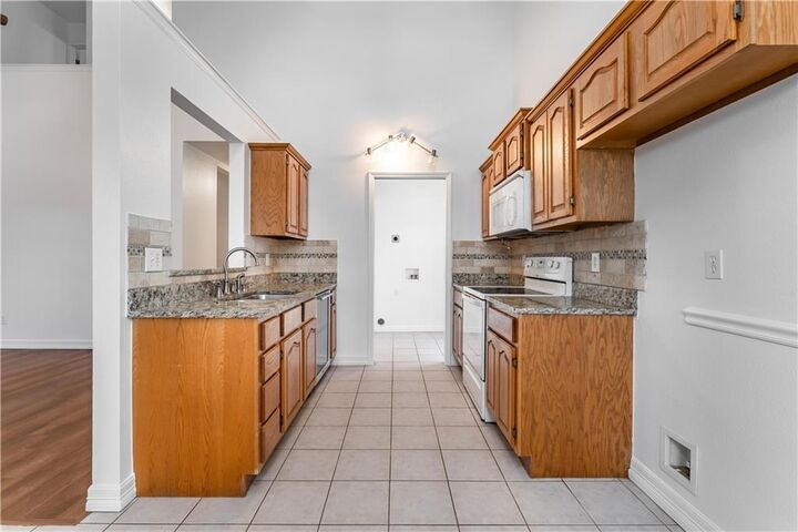 Property Photo:  2522 W Ash Place  AR 72758 