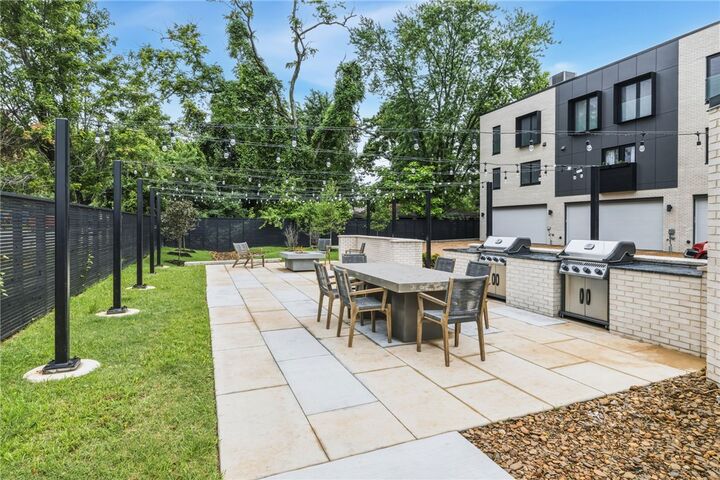 Property Photo:  821 SE H Street  AR 72712 
