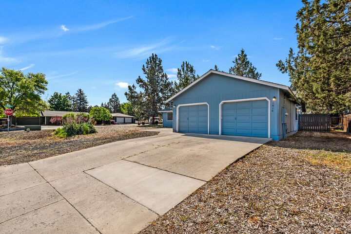 Property Photo: 1916 NE Wichita Way OR 97701