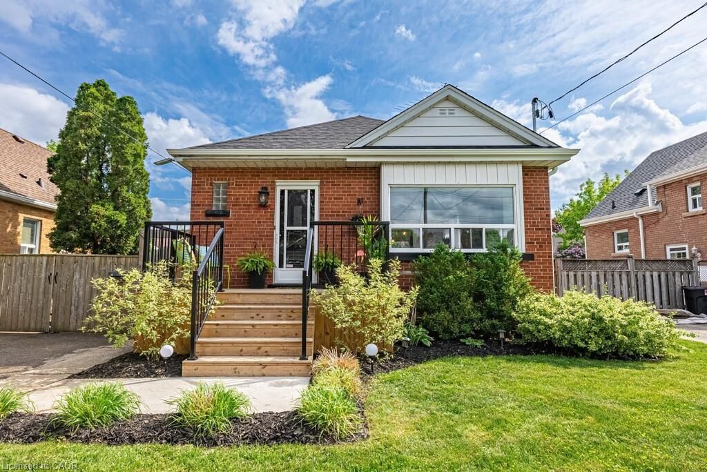 Property Photo:  42 Sharon Avenue 1  ON L8T 1E3 