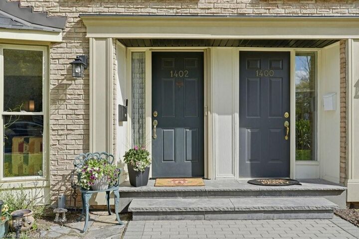 Property Photo:  1402 Ghent Avenue  ON L7S 1W8 