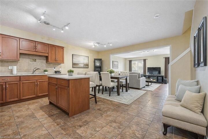Property Photo:  210 Dawn Avenue 38  ON N1G 5L5 