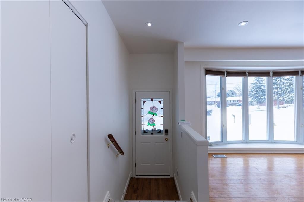 Property Photo:  1 Eldrid Court Main  ON L3M 1Z1 