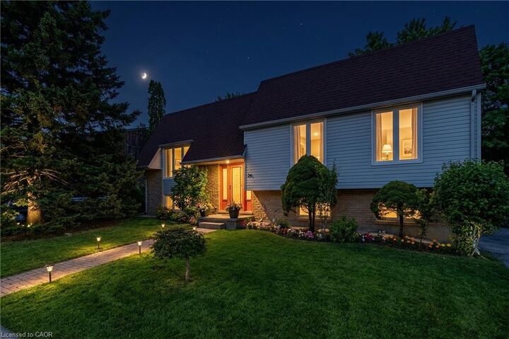 Property Photo:  24 Briar Knoll Place  ON N2E 2B9 