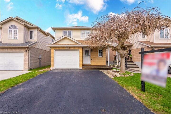Property Photo:  30 Bridlewreath Street  ON N2E 3V5 