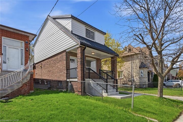 Property Photo:  1049 Glencairn Avenue Main House Upper  ON M6B 2B1 