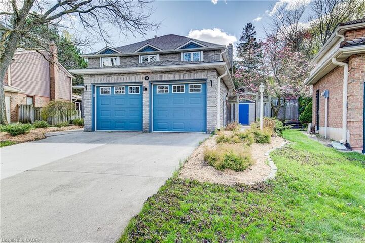 Property Photo:  13 Gateview Drive  ON N2T 1A3 