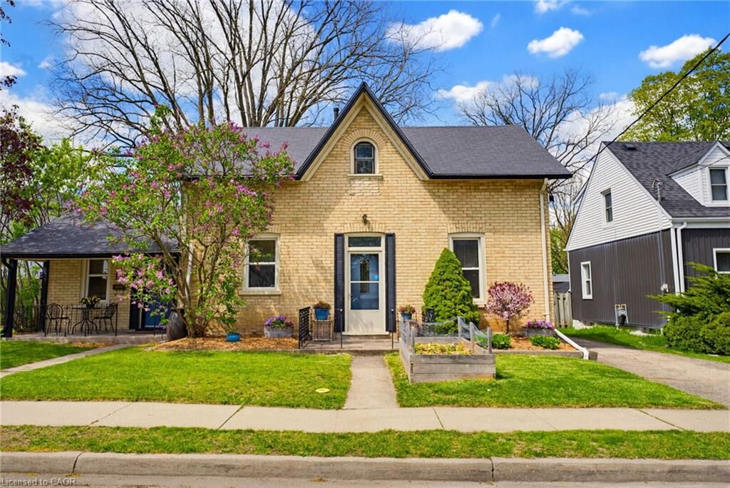 Property Photo:  112 Victoria Avenue  ON N1S 1X9 